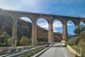 Viadukt in den Pyrenäen